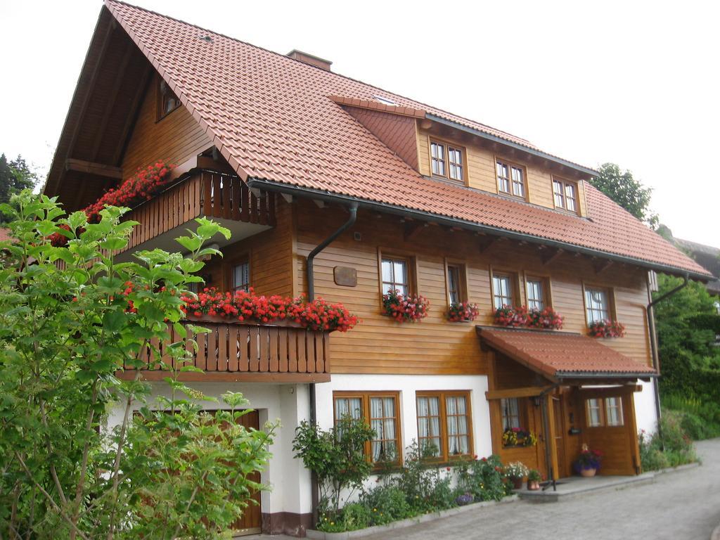 ホテル Gaestehaus Faller フェルトベルク エクステリア 写真